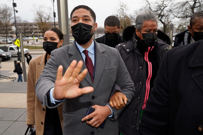 Actor Jussie Smollett asks photographers to move back as he arrives with his mother Janet, right, at the Leighton Criminal Courthouse for day three of his trial in Chicago on Dec. 1, 2021.